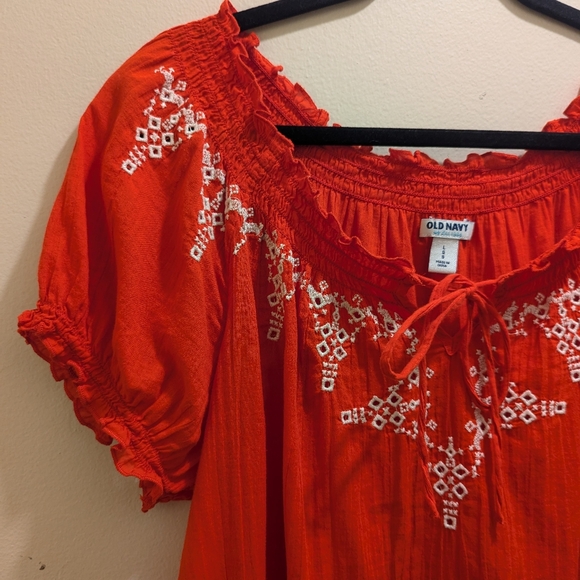 Old Navy Red Peaseant Blouse White Embroidery Short Puff Sleeve Tie Front- L - Picture 5 of 11